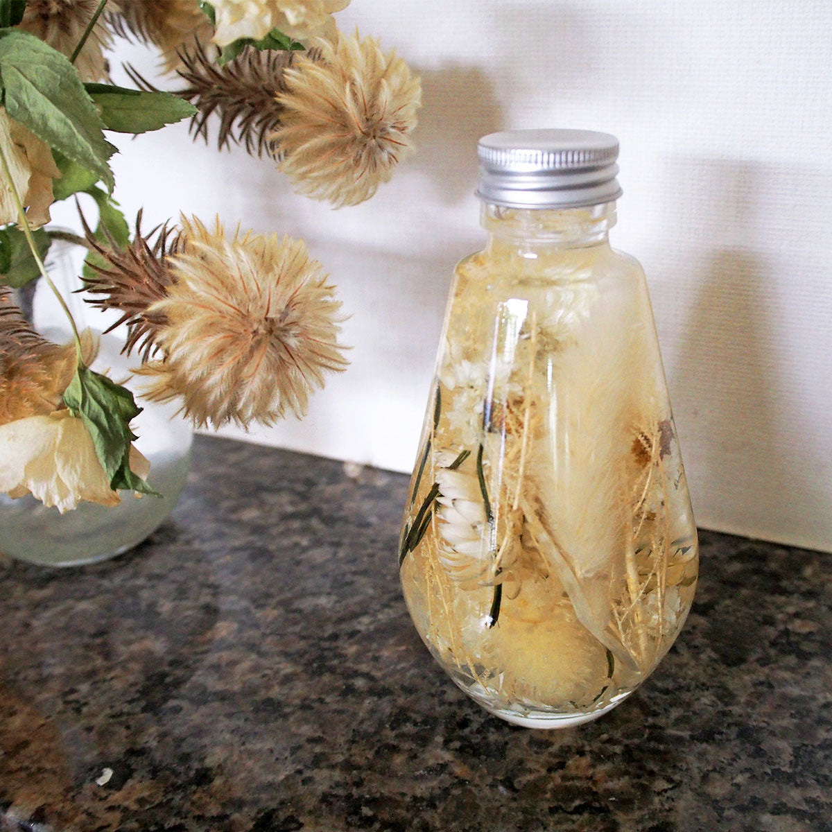 ホワイトのボタニカルハーバリウム – Craftie Home (クラフティホーム)