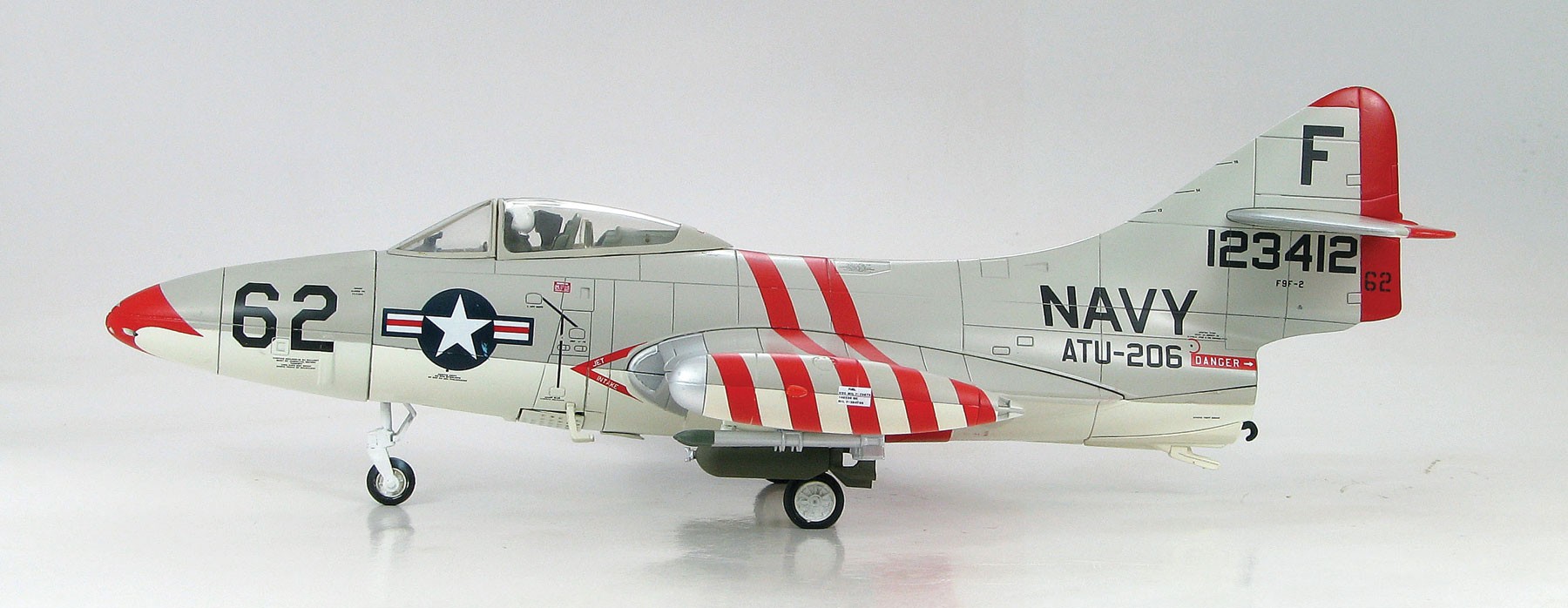 Hobby Master Grumman F9F Panther 1/48 die-cast model ezToys