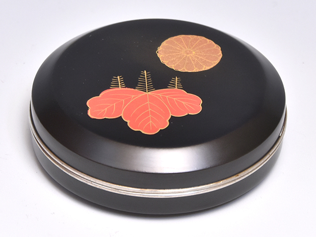 高台寺蒔絵香合 井口海仙朱在判 納屋宗淡箱書 岡本陽斎(作) 共箱 | 古