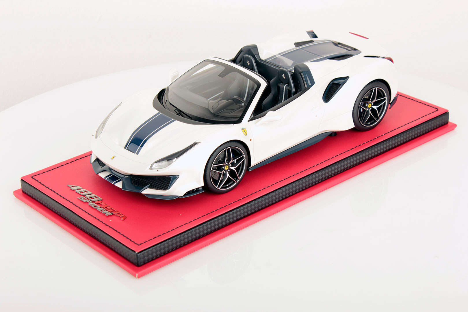 Ferrari 488 Pista Spider 1:18 | MR Collection Models