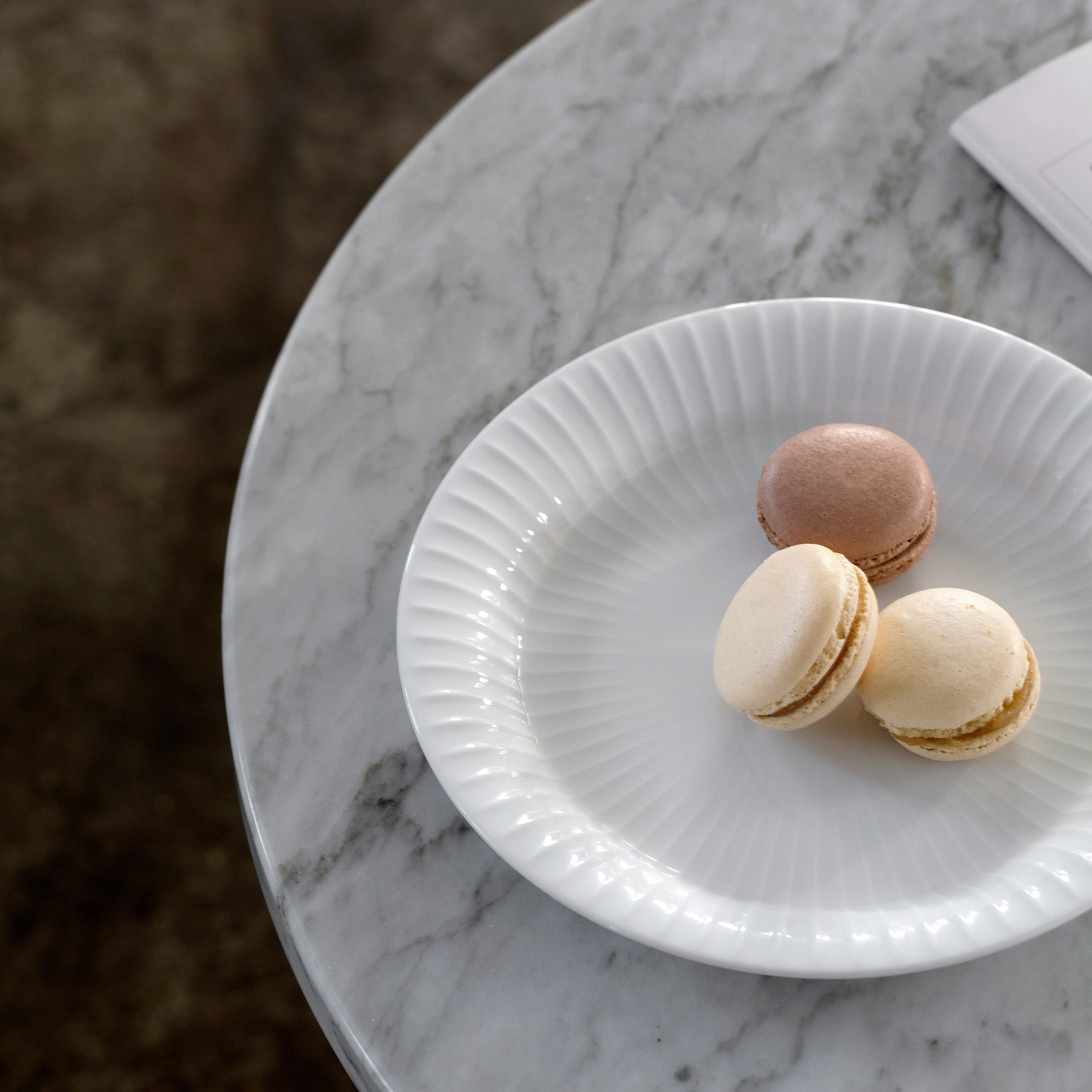 Kähler | ケーラー からのハンマースホイ プレート ホワイト