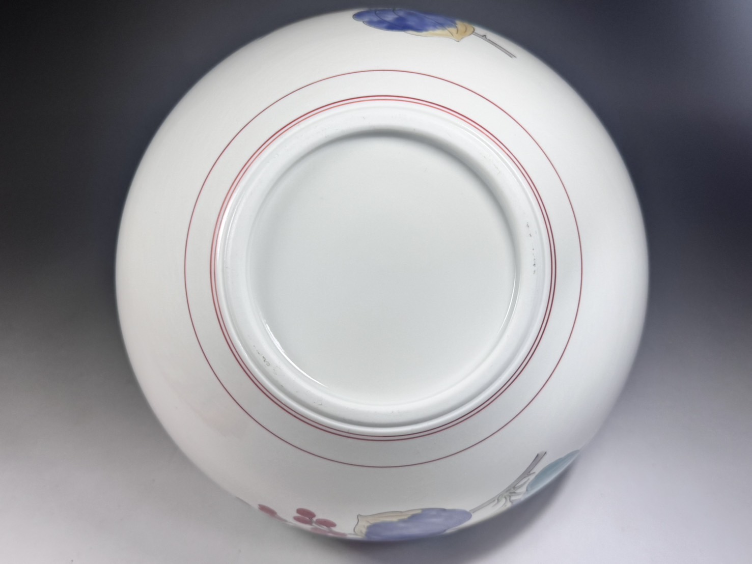 人間国宝 十四代 酒井田柿右衛門 濁手 菝葜文 瓶 有田焼 | 新栄堂