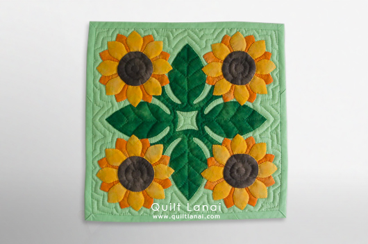 8月のミニタペストリー＊ひまわり＊ [ハワイアンキルトバッグのキルト