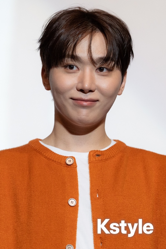 REPORT】SEVENTEEN スングァン、みかん色のカーディガンでお茶目に登場