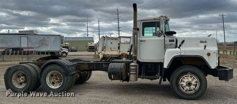1995 Mack DM690S semi truck in Owatonna, MN | Item DV0623 sold