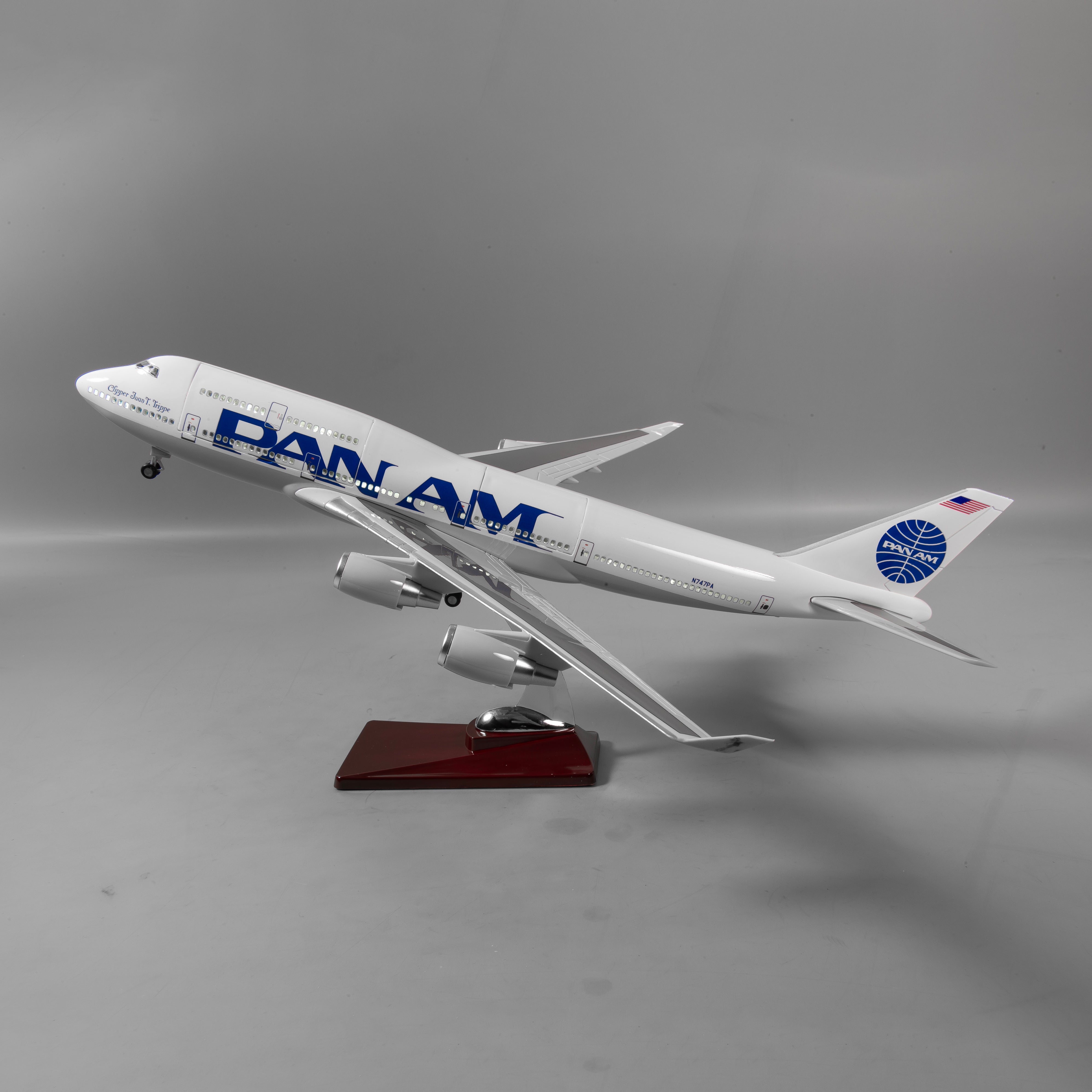 Boeing 747 PAN AM 1:150 – 47 cm / 18.5 in – Opening Interior