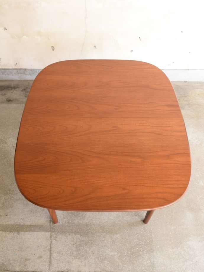 G-planの伸長式ダイニングテーブル、北欧スタイルのおしゃれな