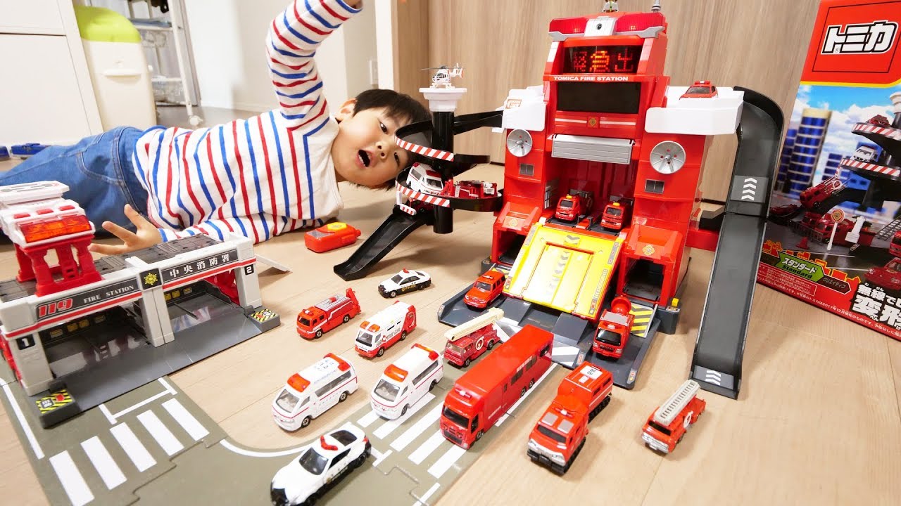 トミカ 変形ファイヤーステーション Toy Cars Transformation Fire