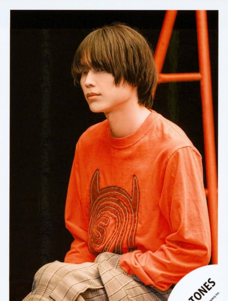 Amazon.co.jp: Six TONES 公式 生 写真（松村北斗）ST01494 : おもちゃ