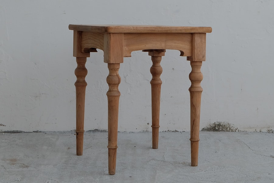 アンティークのろくろ脚のシンプルな花台の通販 | ライフスタイル