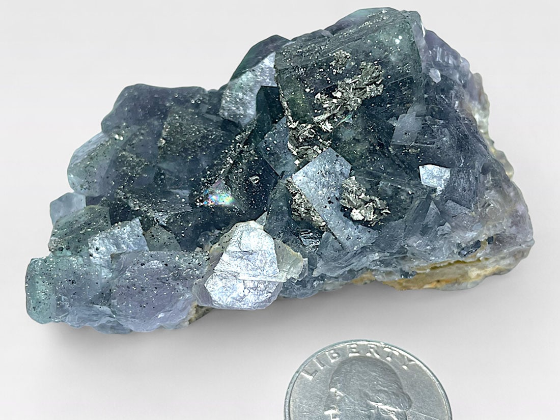 福建省産 フローライト (パイライト/マーカサイト共生) / Fluorite