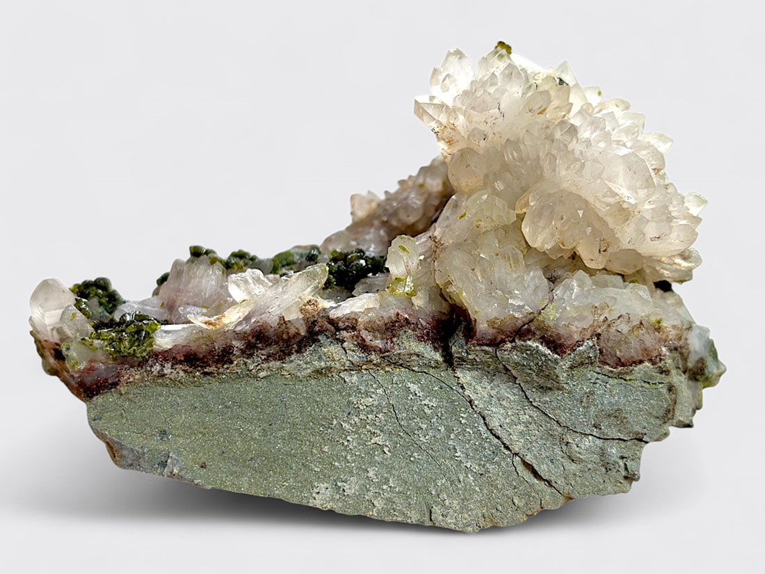 四川省産 エピドート with 水晶 クラスター / Epidote with Quartz