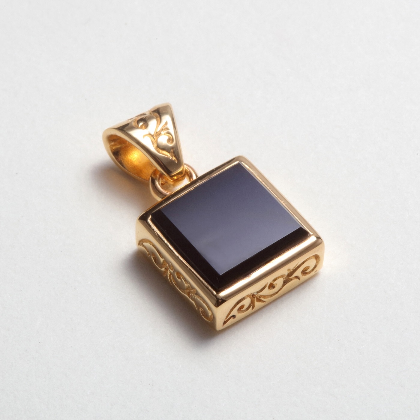 Sana スクエア レディースアクセサリー オニキス イエローゴールド