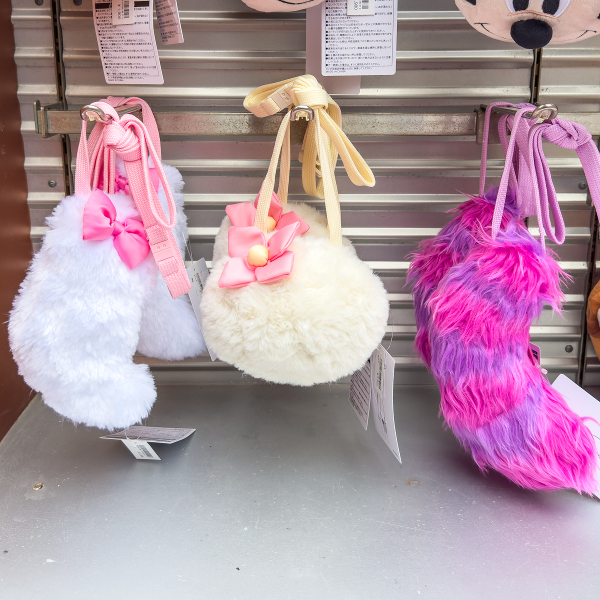 ふわふわなしっぽ型！東京ディズニーリゾート｢チシャ猫｣ショルダーバッグ -