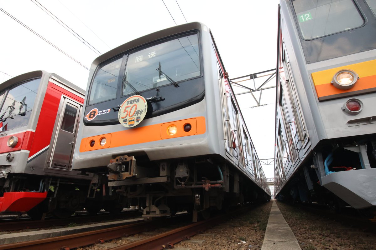 最後に205系各編成にヘッドマーク(再現品)を取り付けて撮影。 埼京線