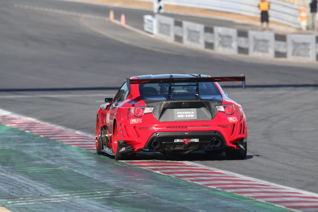 安定した速さを披露するスーパーチャージャー仕様「PCA with BOSS ZN6