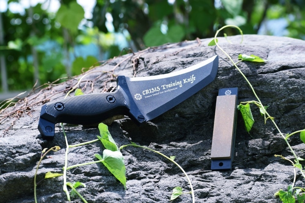 CRISIS Knifeのトレーニングナイフ & 砥石が完成しました！ - CAMPFIRE