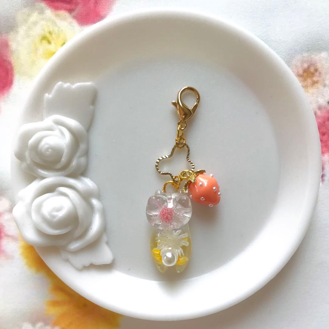ぐでねこチャンといちごチャーム黄×ピンク×白