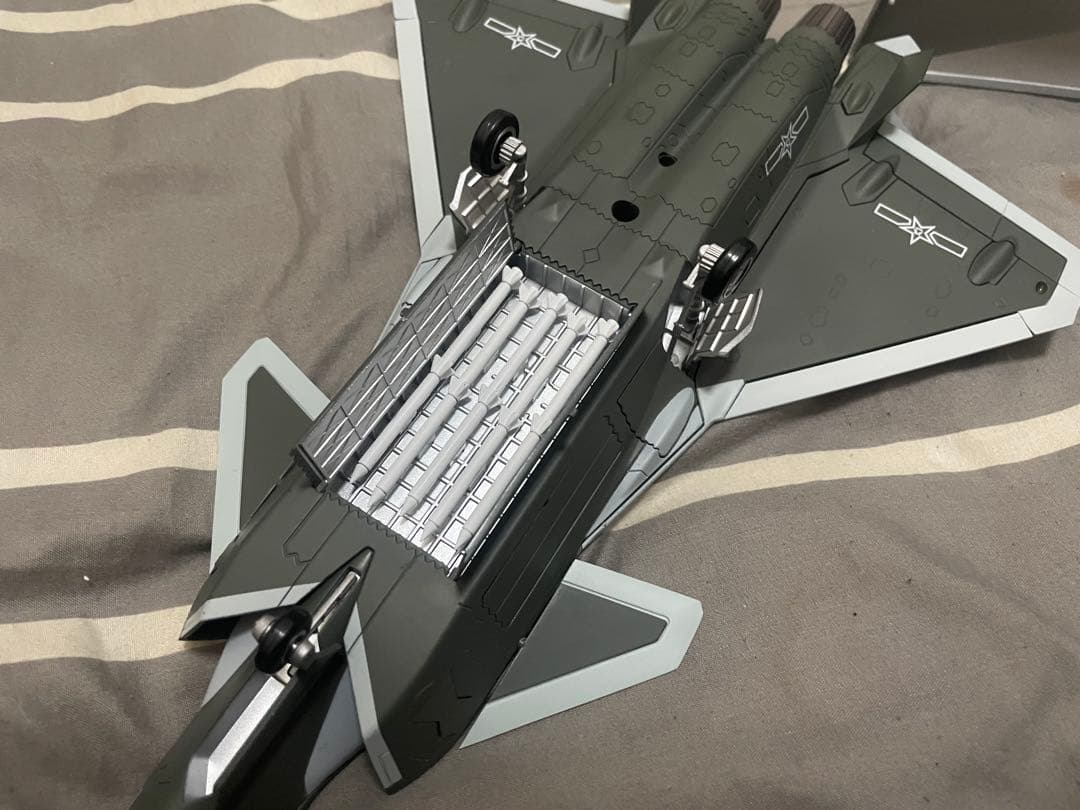 希少品 1点のみ】中国人民解放軍 空軍 J-20 1/60 ステルス戦闘機