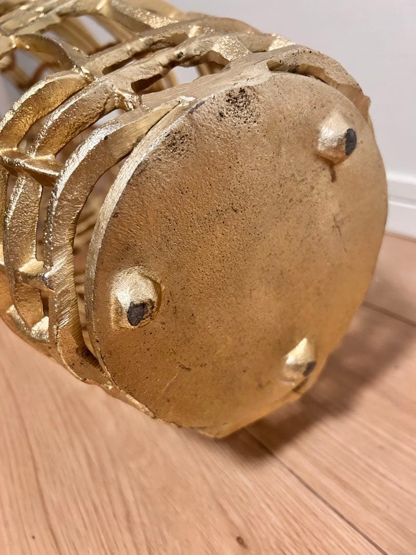 金属製ゴールドオープンワーク置物