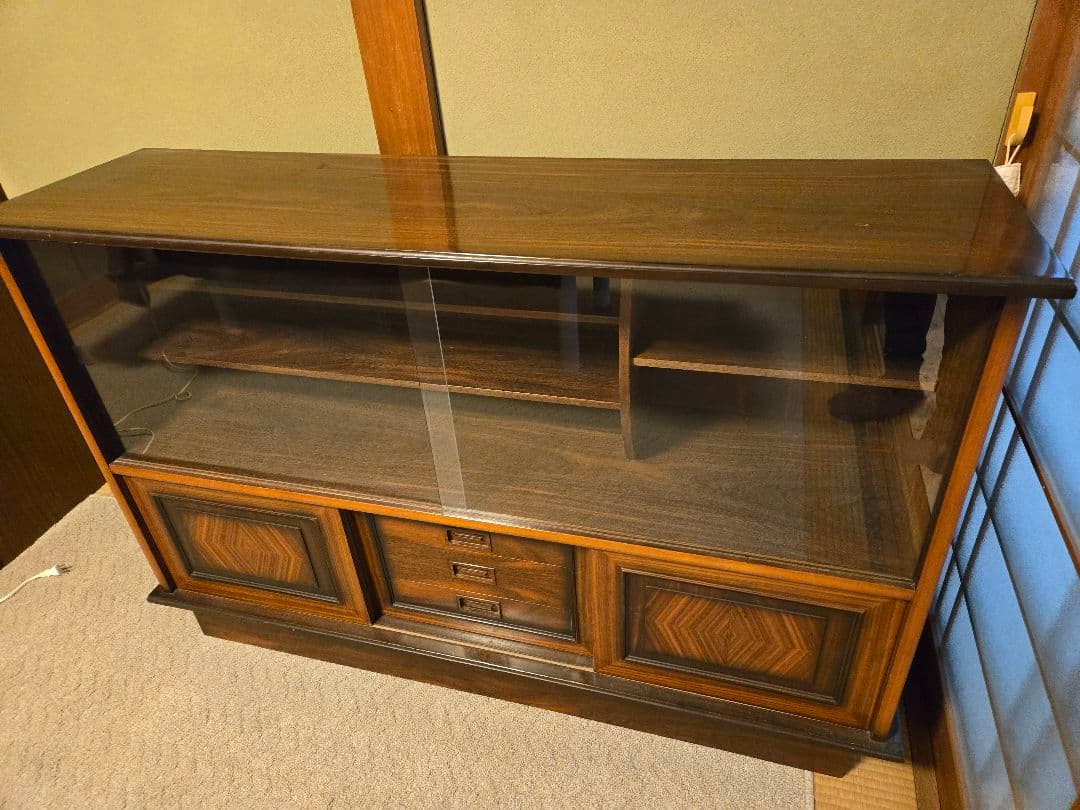 Tokyo Sleepover Club ガラス扉付き ダークブラウン FUFU&GAGA Black Wood 59.1 in. W Tempered Glass Doors Wardrobe