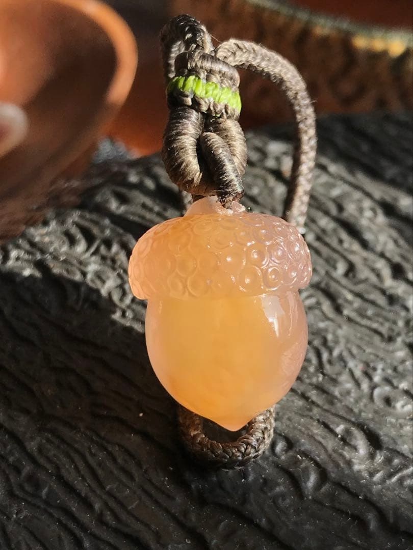 ゴビ石−1330 ゴビ瑪瑙　彫刻　『どんぐり』 7ab9cb333b474b9a70ef162b3e36d4