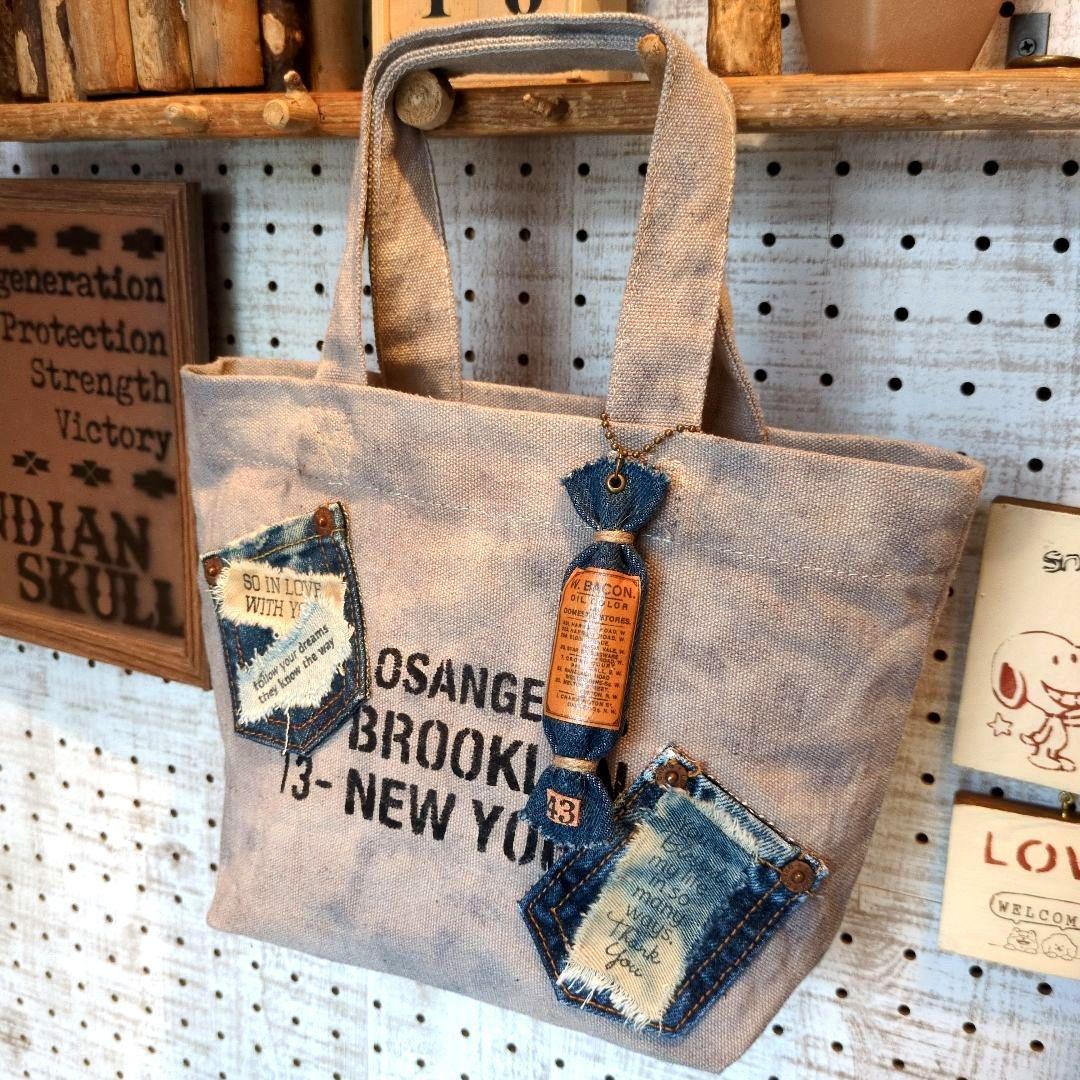 デニムリメイク☆バッグチャーム付手染めミニトートバッグ✨️ - メルカリ