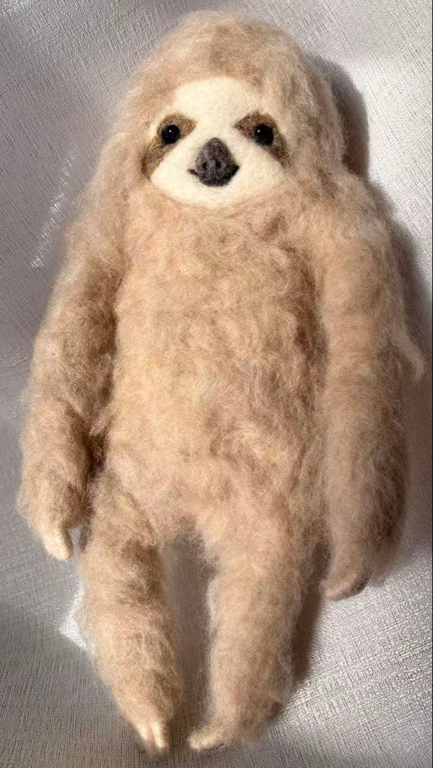 羊毛フェルトスロース ベージュ ナマケモノ - メルカリ