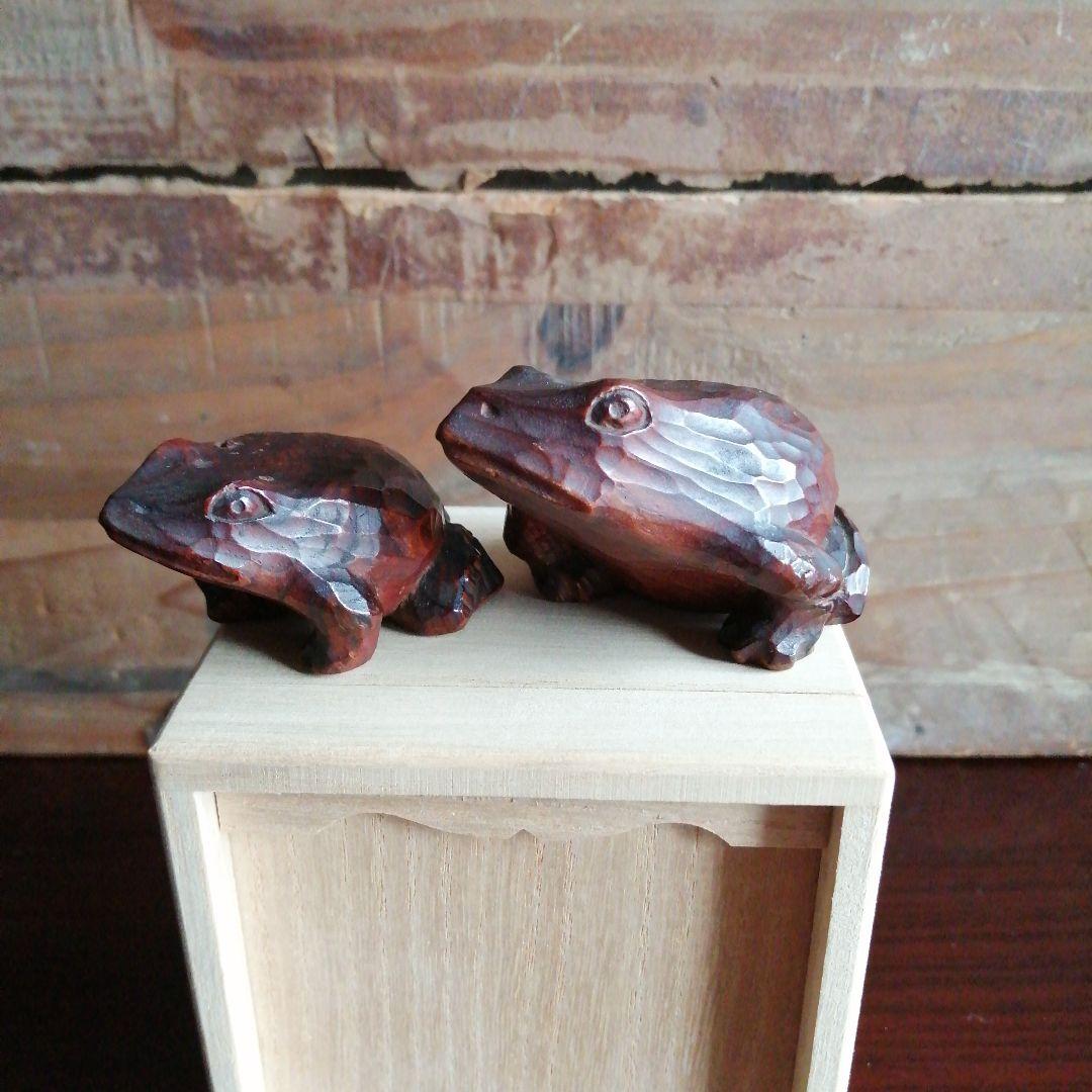光玉　木彫蛙　2個 古美術】カエル 根付 光玉 在銘 木彫 蛙 Netsuke 彫刻 超絶技巧