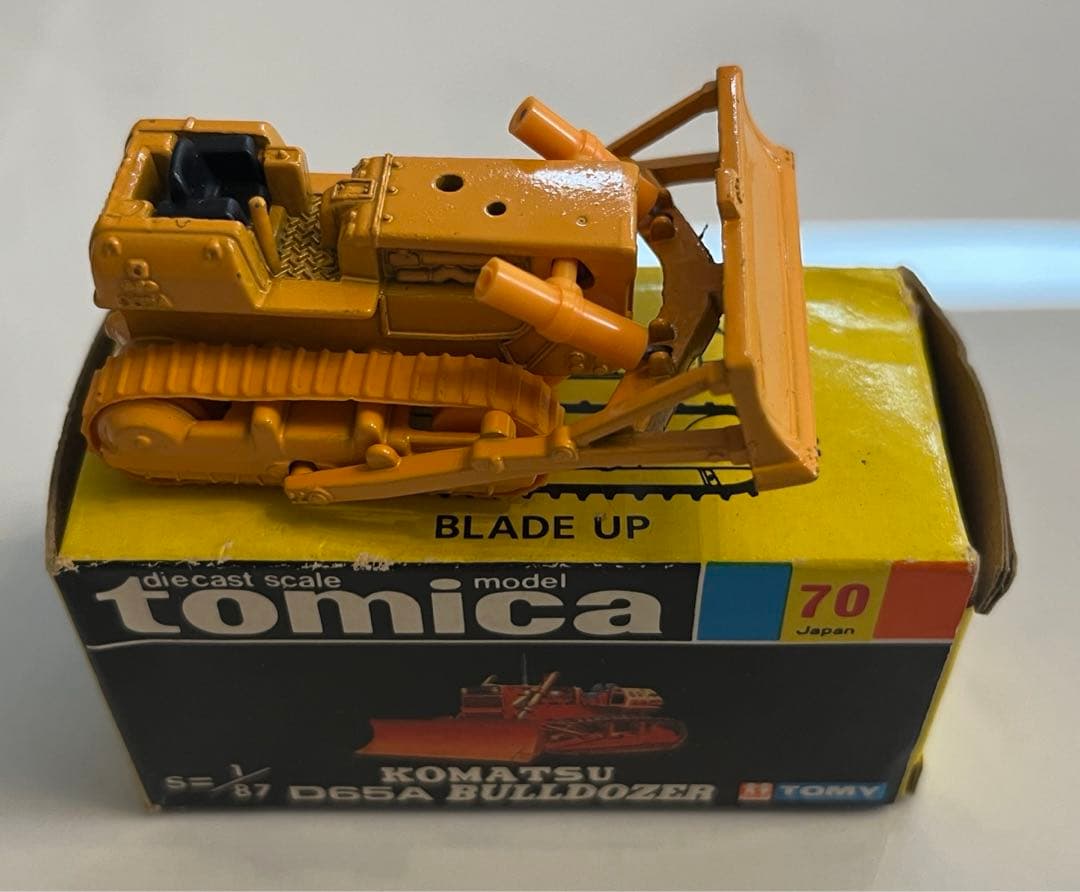 黒箱トミカ 小松D65Aブルドーザ No.70 - メルカリ