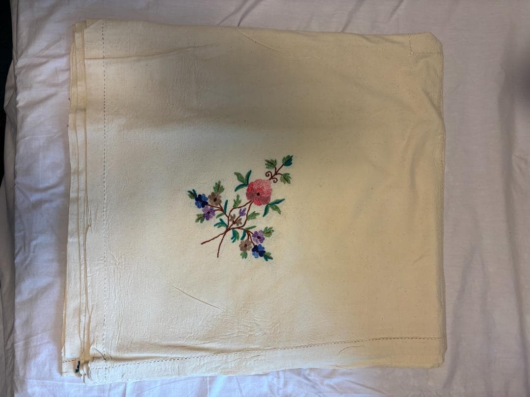 花柄刺繍クリーム色テーブルクロス テーブルクロス 円形花柄刺繍入りエレガントテーブルクロス用布 布