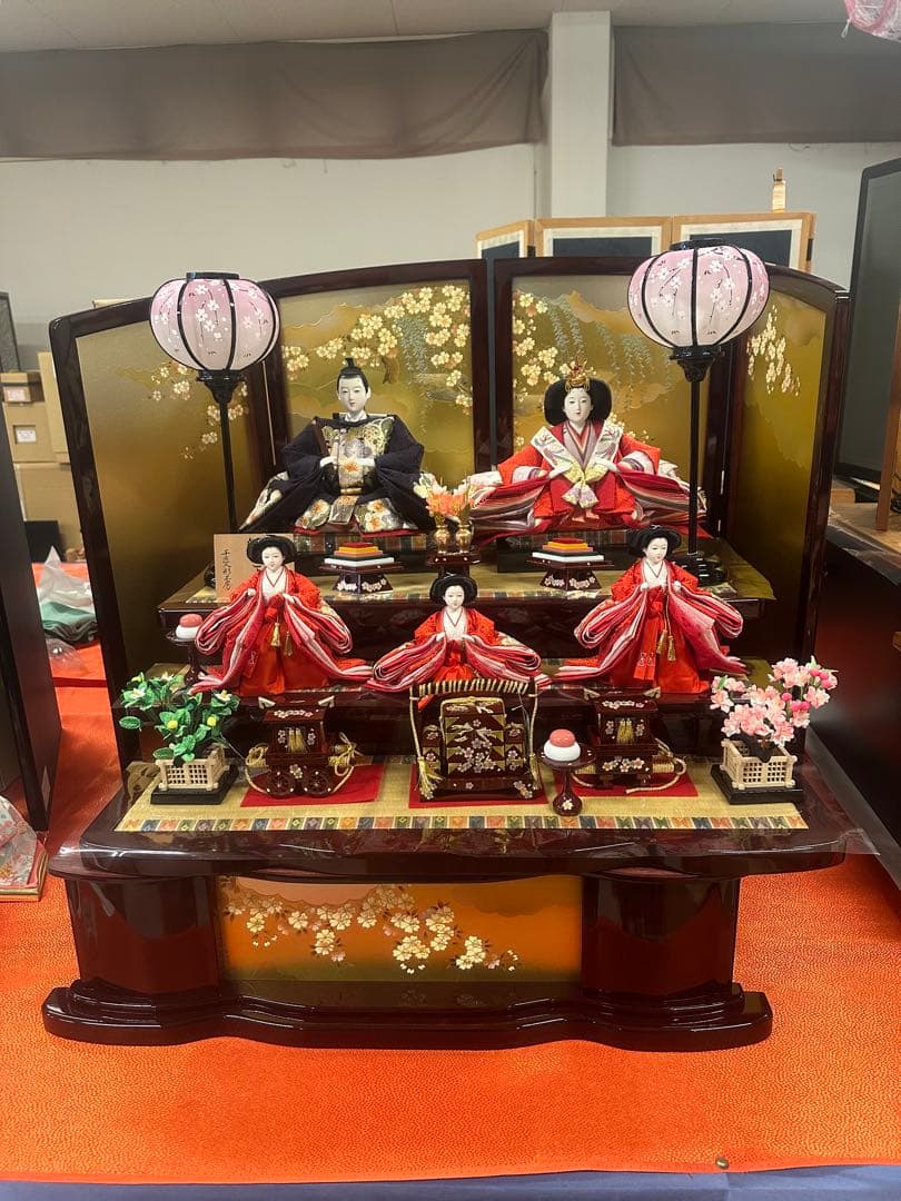 雛人形 三段飾り 五人飾り 収納台付き 金屏風 ぼんぼり付き 新品未使用 楽天市場】雛人形 五人飾り 三段飾り 収納飾り 眞壽雛 天橋立(あまのは
