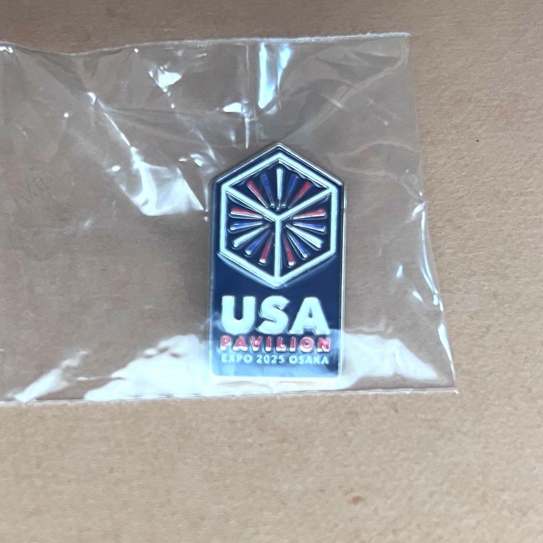 EXPO2025 大阪関西万博 アメリカ館 ピンバッジ 非売品】大阪関西万博2025 USA Pavilion アメリカ館 ピンバッジ - メルカリ