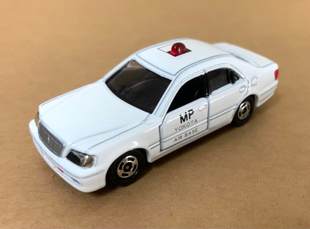 トミカ　トヨタ クラウン ハイブリッド　横田基地 MP トミカNO.92トヨタクラウンハイブリッド(MP YOKOTA AIR BASE - メルカリ