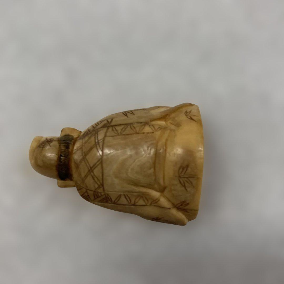 極上 天然素材 落語家 彫刻 置物 提げ物 根付 - メルカリ