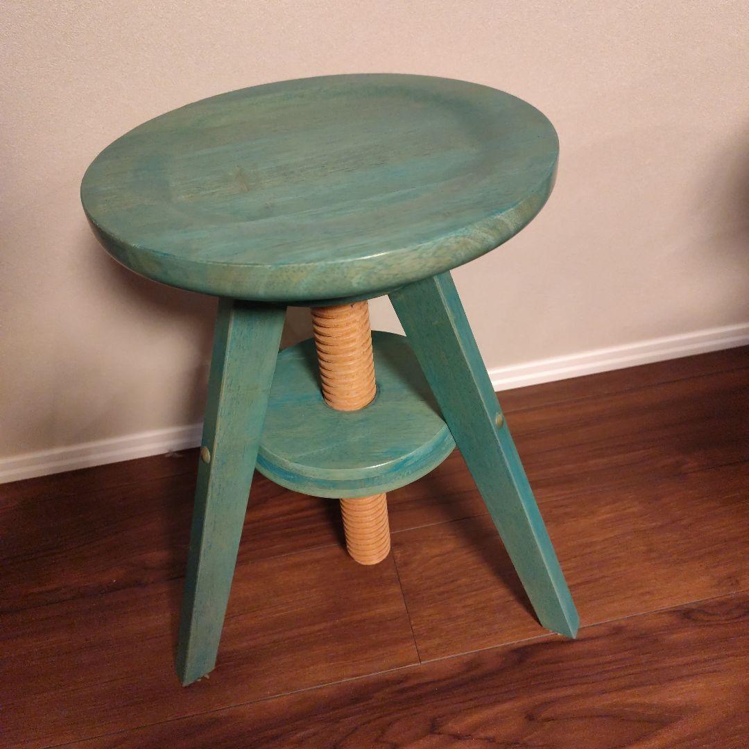 青緑色の木製スピンチェア ロータイプ